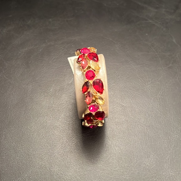 Anne Klein Stretch Bracelet with Hot Pink, Champagne and Reddish Jewels. - Picture 5 of 8